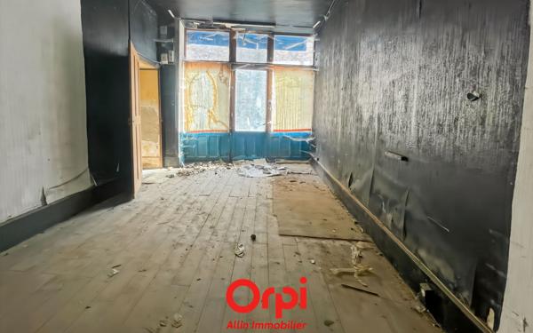 Immeuble à vendre    1 pièce •  Vallon-en-Sully