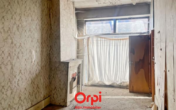 Immeuble à vendre    1 pièce •  Vallon-en-Sully