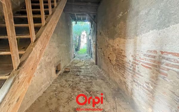 Immeuble à vendre    1 pièce •  Vallon-en-Sully