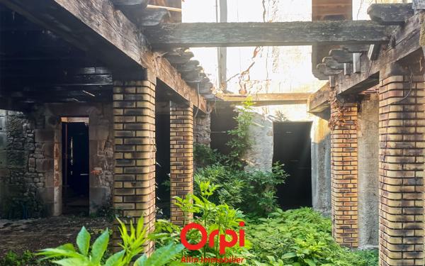 Immeuble à vendre    1 pièce •  Vallon-en-Sully