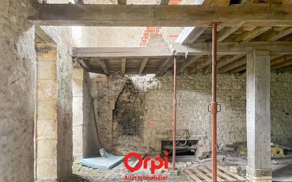 Immeuble à vendre    1 pièce •  Vallon-en-Sully