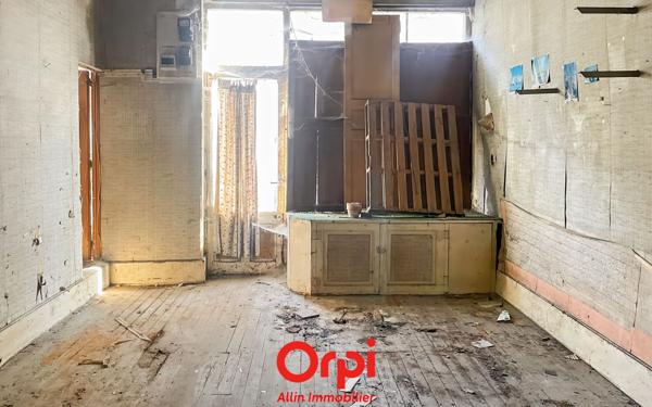 Immeuble à vendre    1 pièce •  Vallon-en-Sully