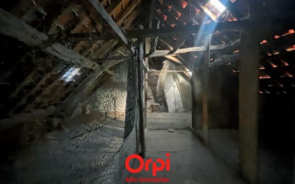 Immeuble à vendre    1 pièce •  Vallon-en-Sully