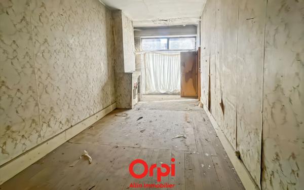 Immeuble à vendre    1 pièce •  Vallon-en-Sully