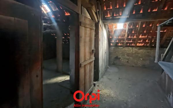 Immeuble à vendre    1 pièce •  Vallon-en-Sully