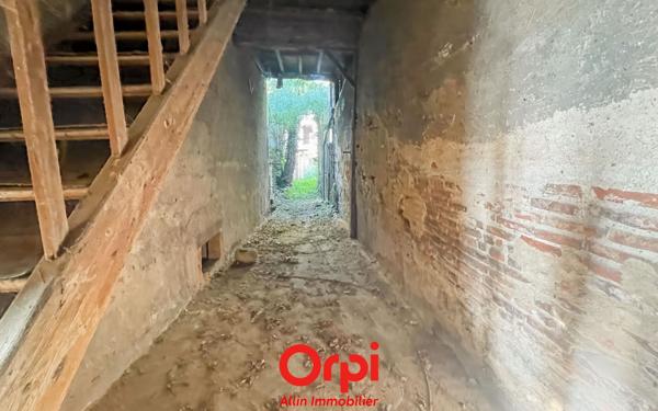 Immeuble à vendre    1 pièce •  Vallon-en-Sully