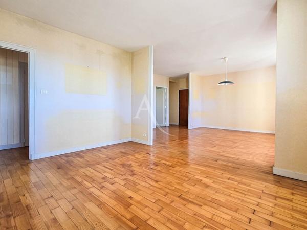 T5 traversant 3 chambres - balcon plein sud vue montagnes + garage fermé - Pau