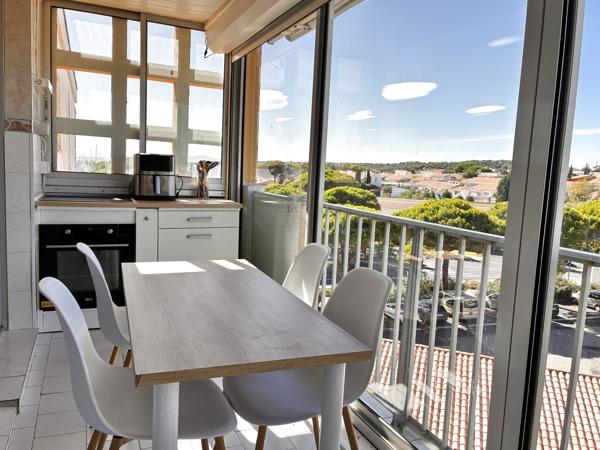 GRUISSAN RIVE DROITE - APPARTEMENT T2 AVEC TERRASSE ET PLACE DE PARKING PRIVATIVE