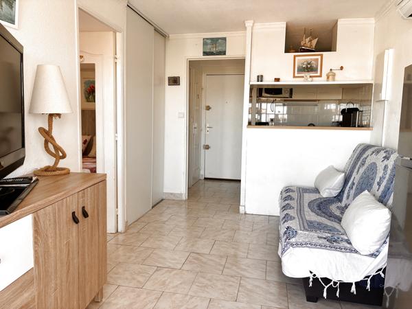 GRUISSAN RIVE DROITE - APPARTEMENT T2 AVEC TERRASSE ET PLACE DE PARKING PRIVATIVE