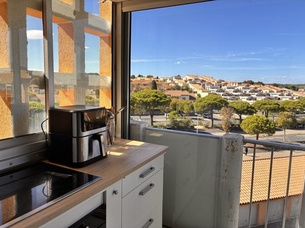 GRUISSAN RIVE DROITE - APPARTEMENT T2 AVEC TERRASSE ET PLACE DE PARKING PRIVATIVE