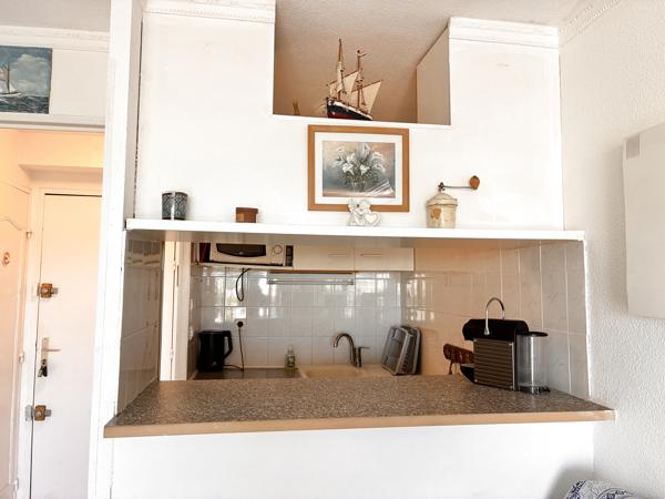 GRUISSAN RIVE DROITE - APPARTEMENT T2 AVEC TERRASSE ET PLACE DE PARKING PRIVATIVE