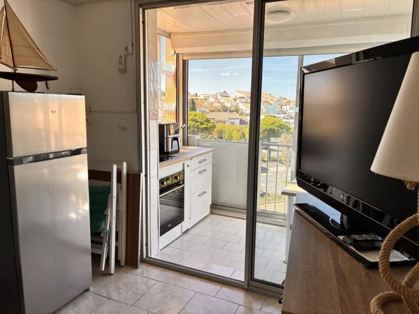 GRUISSAN RIVE DROITE - APPARTEMENT T2 AVEC TERRASSE ET PLACE DE PARKING PRIVATIVE