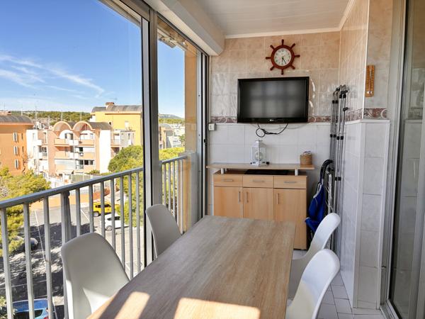 GRUISSAN RIVE DROITE - APPARTEMENT T2 AVEC TERRASSE ET PLACE DE PARKING PRIVATIVE