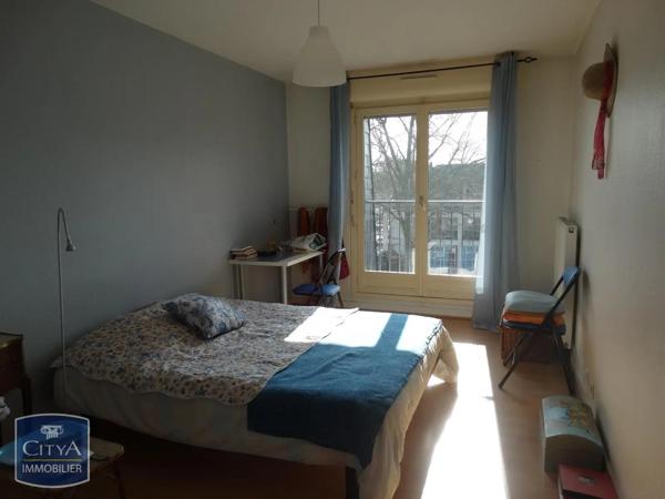 Appartement à louer 2 pièces 58.42m² Blois (41000)