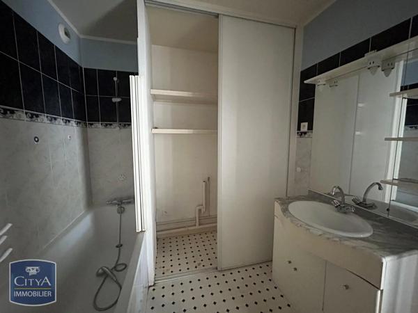 Appartement à louer 2 pièces 58.42m² Blois (41000)