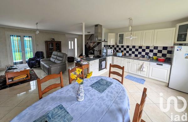 Maison traditionnelle 7 pièces de 140 m² à Mulsanne (72230)