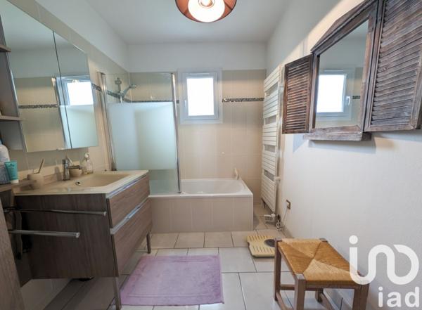 Maison traditionnelle 7 pièces de 140 m² à Mulsanne (72230)