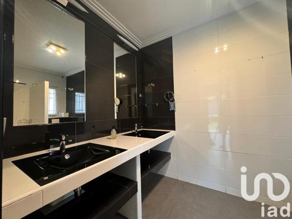 Maison traditionnelle 14 pièces de 307 m² à Limeil-Brévannes (94450)