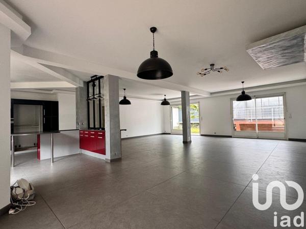 Maison traditionnelle 14 pièces de 307 m² à Limeil-Brévannes (94450)