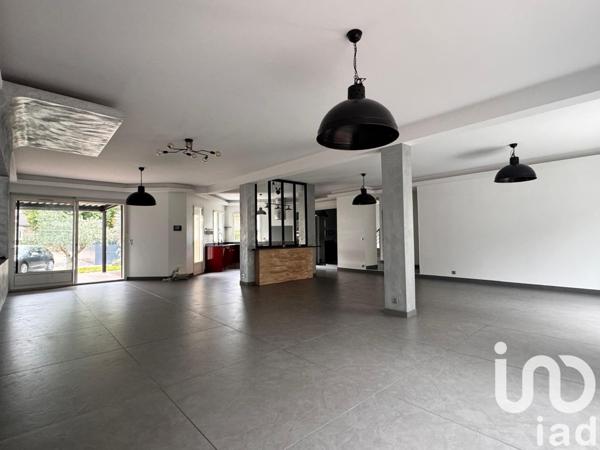 Maison traditionnelle 14 pièces de 307 m² à Limeil-Brévannes (94450)