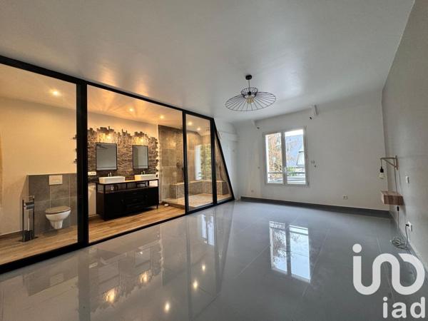 Maison traditionnelle 14 pièces de 307 m² à Limeil-Brévannes (94450)