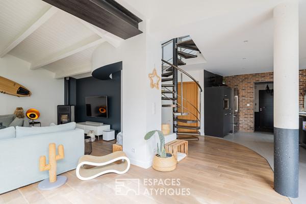 Ancien chai familial sublimé en une lumineuse maison d’architecte