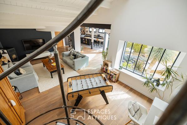 Ancien chai familial sublimé en une lumineuse maison d’architecte