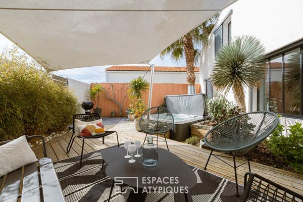 Ancien chai familial sublimé en une lumineuse maison d’architecte