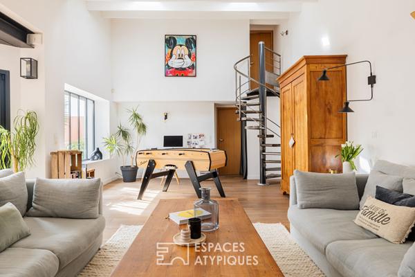 Ancien chai familial sublimé en une lumineuse maison d’architecte