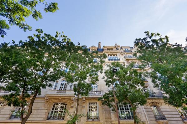Bureaux à louer Paris espace rénové climatisé proche métro Victor Hugo