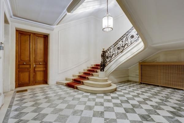 Bureaux à louer Paris espace rénové climatisé proche métro Victor Hugo