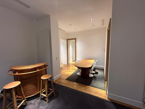 Bureaux à louer Paris espace rénové climatisé proche métro Victor Hugo