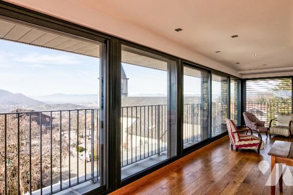 Villa Marianne – Élégance italienne et panorama d’exception à Lucinges