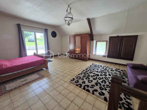 Coup de coeur assuré pour ce bien sans voisinage à la campagne !

Située sur la commune de Poilly-lez-Gien à 1h30 de Paris (A77), 5 mn du bourg et 10 mn de Gien.
La commune dispose de commerces, écoles, collège, le tout accessible en vélo.

Magnifique propriété de 1886 au calme à la campagne (sans voisins proches) de 4 840 m2 de terrain qui comprend :

- une habitation principale de 115 m2 environ, rénovée complètement sur l'espace de vie du rez-de-chaussée :


*  une grande pièce à vivre de 41 m2 environ avec poutres apparentes, chauffage poele à bois (état neuf 2023).

*  une cuisine aménagée et équipée de 12 m2 environ disposant d'un grand four électrique ventilé. 

*  une grande chambre de 15 m2 environ avec dressing.

*  un grand salon ou deuxième chambre loft de 33 m2 environ.

*  une salle d'eau avec douche à l'italienne de 6 m2 environ avec un petit coin buanderie.

*  un wc séparé de 1.70 m2 environ.

*  à l'étage : 
palier, 2 pièces à isoler et à finir, un grenier aménageable offrant un gros potentiel pour une grande pièce type loft ou grande chambre avec salle d'eau privative.


-  dépendances, écuries, granges, cuisine d'été. 
Prévoir travaux toiture d'une grange.

Grande capacité de stockage de matériel, véhicules ou outillages divers.

A l'extérieur : 

Mare, 2 terrasses en béton brut, possibilité de créer une piscine, puits.

Menuiseries Alu double vitrage de 2021 et 2023.
Toiture refaite complètement en 2022.

Assainissement micro-station aux normes 2011.
Chauffage poele à bois, radiateurs électriques.

Taxe foncière : 600 €.
Mobilier pouvant être inclus selon proposition d'achat.

Le paradis existe ne cherchez plus, il est ici !
Demander à visiter rapidement.