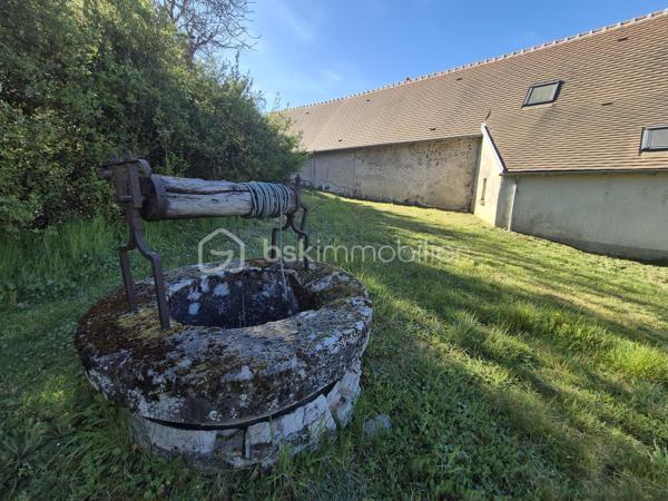 Coup de coeur assuré pour ce bien sans voisinage à la campagne !

Située sur la commune de Poilly-lez-Gien à 1h30 de Paris (A77), 5 mn du bourg et 10 mn de Gien.
La commune dispose de commerces, écoles, collège, le tout accessible en vélo.

Magnifique propriété de 1886 au calme à la campagne (sans voisins proches) de 4 840 m2 de terrain qui comprend :

- une habitation principale de 115 m2 environ, rénovée complètement sur l'espace de vie du rez-de-chaussée :


*  une grande pièce à vivre de 41 m2 environ avec poutres apparentes, chauffage poele à bois (état neuf 2023).

*  une cuisine aménagée et équipée de 12 m2 environ disposant d'un grand four électrique ventilé. 

*  une grande chambre de 15 m2 environ avec dressing.

*  un grand salon ou deuxième chambre loft de 33 m2 environ.

*  une salle d'eau avec douche à l'italienne de 6 m2 environ avec un petit coin buanderie.

*  un wc séparé de 1.70 m2 environ.

*  à l'étage : 
palier, 2 pièces à isoler et à finir, un grenier aménageable offrant un gros potentiel pour une grande pièce type loft ou grande chambre avec salle d'eau privative.


-  dépendances, écuries, granges, cuisine d'été. 
Prévoir travaux toiture d'une grange.

Grande capacité de stockage de matériel, véhicules ou outillages divers.

A l'extérieur : 

Mare, 2 terrasses en béton brut, possibilité de créer une piscine, puits.

Menuiseries Alu double vitrage de 2021 et 2023.
Toiture refaite complètement en 2022.

Assainissement micro-station aux normes 2011.
Chauffage poele à bois, radiateurs électriques.

Taxe foncière : 600 €.
Mobilier pouvant être inclus selon proposition d'achat.

Le paradis existe ne cherchez plus, il est ici !
Demander à visiter rapidement.