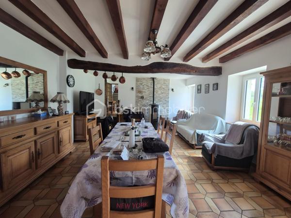 Coup de coeur assuré pour ce bien sans voisinage à la campagne !

Située sur la commune de Poilly-lez-Gien à 1h30 de Paris (A77), 5 mn du bourg et 10 mn de Gien.
La commune dispose de commerces, écoles, collège, le tout accessible en vélo.

Magnifique propriété de 1886 au calme à la campagne (sans voisins proches) de 4 840 m2 de terrain qui comprend :

- une habitation principale de 115 m2 environ, rénovée complètement sur l'espace de vie du rez-de-chaussée :


*  une grande pièce à vivre de 41 m2 environ avec poutres apparentes, chauffage poele à bois (état neuf 2023).

*  une cuisine aménagée et équipée de 12 m2 environ disposant d'un grand four électrique ventilé. 

*  une grande chambre de 15 m2 environ avec dressing.

*  un grand salon ou deuxième chambre loft de 33 m2 environ.

*  une salle d'eau avec douche à l'italienne de 6 m2 environ avec un petit coin buanderie.

*  un wc séparé de 1.70 m2 environ.

*  à l'étage : 
palier, 2 pièces à isoler et à finir, un grenier aménageable offrant un gros potentiel pour une grande pièce type loft ou grande chambre avec salle d'eau privative.


-  dépendances, écuries, granges, cuisine d'été. 
Prévoir travaux toiture d'une grange.

Grande capacité de stockage de matériel, véhicules ou outillages divers.

A l'extérieur : 

Mare, 2 terrasses en béton brut, possibilité de créer une piscine, puits.

Menuiseries Alu double vitrage de 2021 et 2023.
Toiture refaite complètement en 2022.

Assainissement micro-station aux normes 2011.
Chauffage poele à bois, radiateurs électriques.

Taxe foncière : 600 €.
Mobilier pouvant être inclus selon proposition d'achat.

Le paradis existe ne cherchez plus, il est ici !
Demander à visiter rapidement.