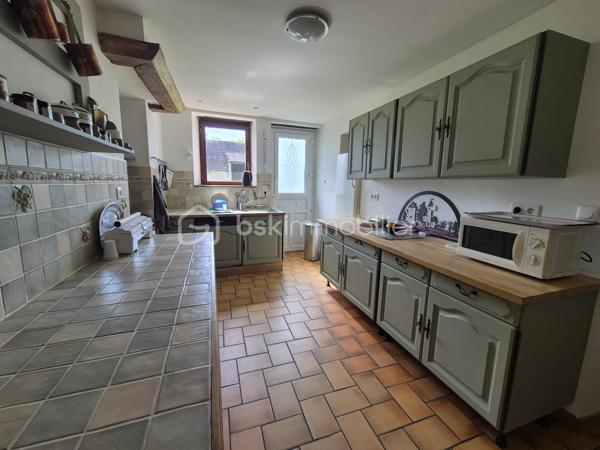 Coup de coeur assuré pour ce bien sans voisinage à la campagne !

Située sur la commune de Poilly-lez-Gien à 1h30 de Paris (A77), 5 mn du bourg et 10 mn de Gien.
La commune dispose de commerces, écoles, collège, le tout accessible en vélo.

Magnifique propriété de 1886 au calme à la campagne (sans voisins proches) de 4 840 m2 de terrain qui comprend :

- une habitation principale de 115 m2 environ, rénovée complètement sur l'espace de vie du rez-de-chaussée :


*  une grande pièce à vivre de 41 m2 environ avec poutres apparentes, chauffage poele à bois (état neuf 2023).

*  une cuisine aménagée et équipée de 12 m2 environ disposant d'un grand four électrique ventilé. 

*  une grande chambre de 15 m2 environ avec dressing.

*  un grand salon ou deuxième chambre loft de 33 m2 environ.

*  une salle d'eau avec douche à l'italienne de 6 m2 environ avec un petit coin buanderie.

*  un wc séparé de 1.70 m2 environ.

*  à l'étage : 
palier, 2 pièces à isoler et à finir, un grenier aménageable offrant un gros potentiel pour une grande pièce type loft ou grande chambre avec salle d'eau privative.


-  dépendances, écuries, granges, cuisine d'été. 
Prévoir travaux toiture d'une grange.

Grande capacité de stockage de matériel, véhicules ou outillages divers.

A l'extérieur : 

Mare, 2 terrasses en béton brut, possibilité de créer une piscine, puits.

Menuiseries Alu double vitrage de 2021 et 2023.
Toiture refaite complètement en 2022.

Assainissement micro-station aux normes 2011.
Chauffage poele à bois, radiateurs électriques.

Taxe foncière : 600 €.
Mobilier pouvant être inclus selon proposition d'achat.

Le paradis existe ne cherchez plus, il est ici !
Demander à visiter rapidement.
