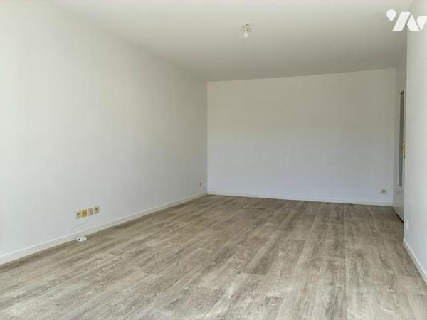 TRAPPES – À PROXIMITÉ IMMÉDIATE DE LA GARE – 3 PIÈCES AVEC BALCON ET DEUX BOX