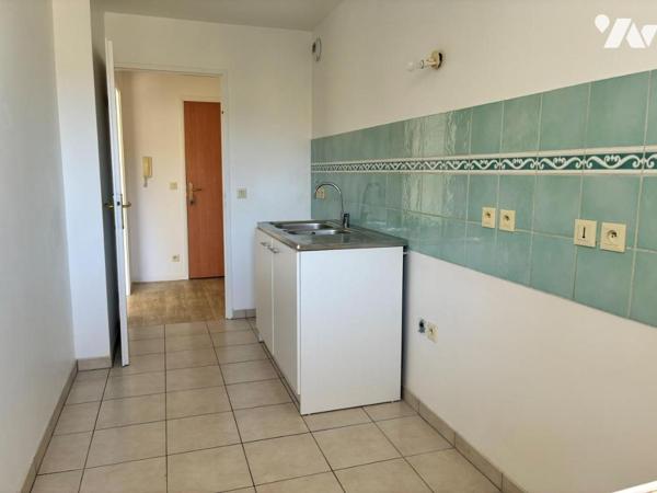 TRAPPES – À PROXIMITÉ IMMÉDIATE DE LA GARE – 3 PIÈCES AVEC BALCON ET DEUX BOX