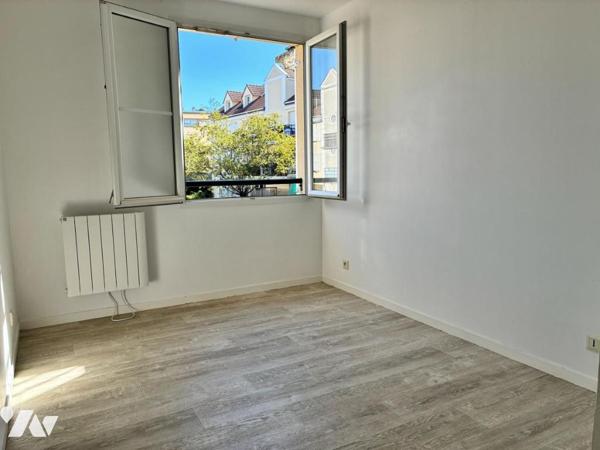 TRAPPES – À PROXIMITÉ IMMÉDIATE DE LA GARE – 3 PIÈCES AVEC BALCON ET DEUX BOX
