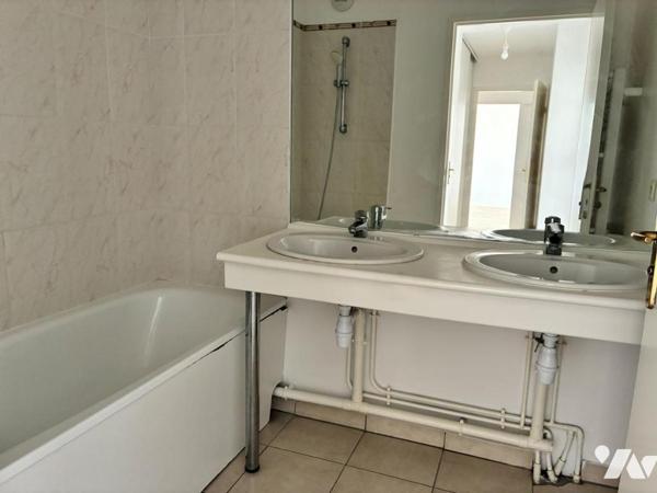 TRAPPES – À PROXIMITÉ IMMÉDIATE DE LA GARE – 3 PIÈCES AVEC BALCON ET DEUX BOX