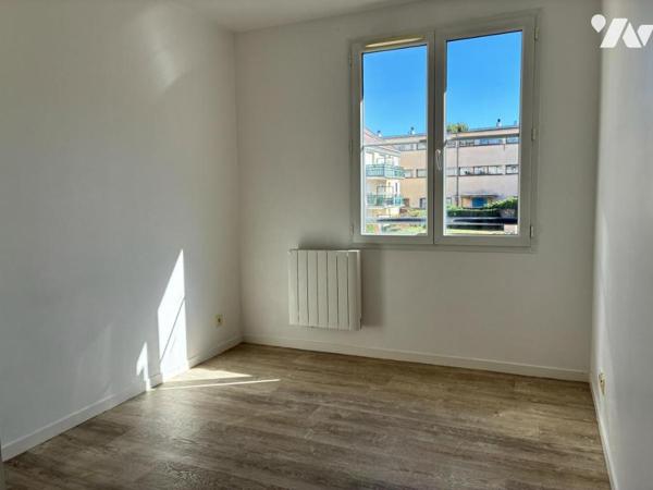 TRAPPES – À PROXIMITÉ IMMÉDIATE DE LA GARE – 3 PIÈCES AVEC BALCON ET DEUX BOX
