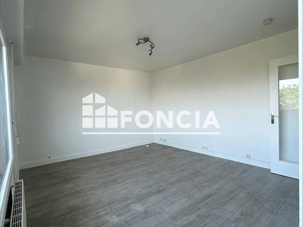 Location Studio 29.05 m² - SAINT MESMIN Saint Pryve Saint Mesmin 45750