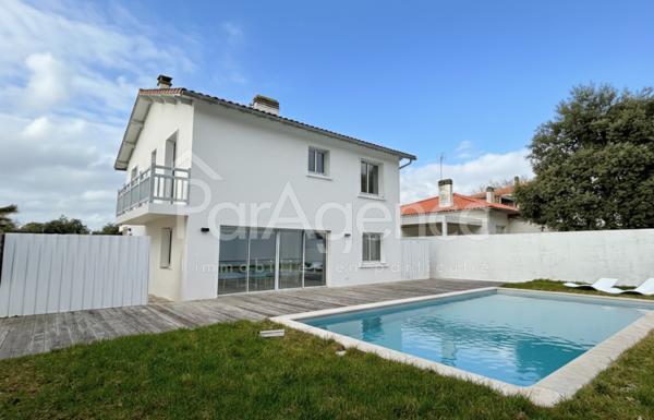 Maison rénovée avec piscine - 250 m Plage
