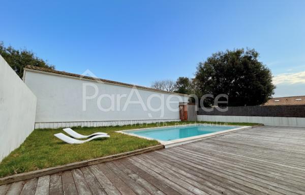 Maison rénovée avec piscine - 250 m Plage