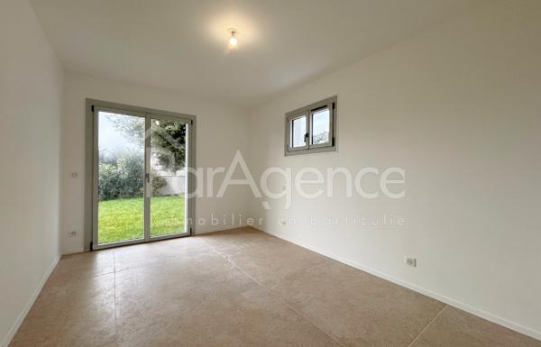 Maison rénovée avec piscine - 250 m Plage