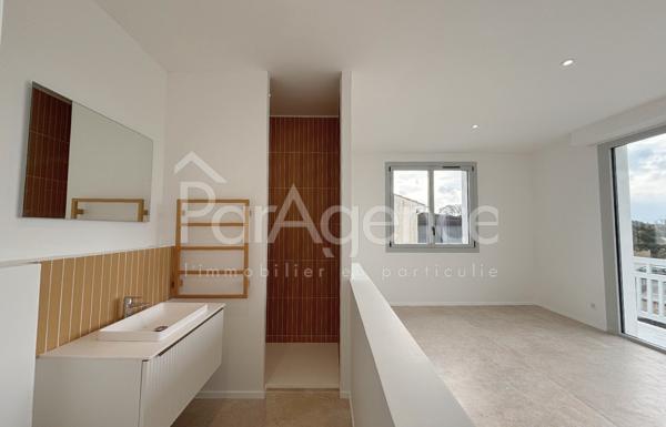 Maison rénovée avec piscine - 250 m Plage