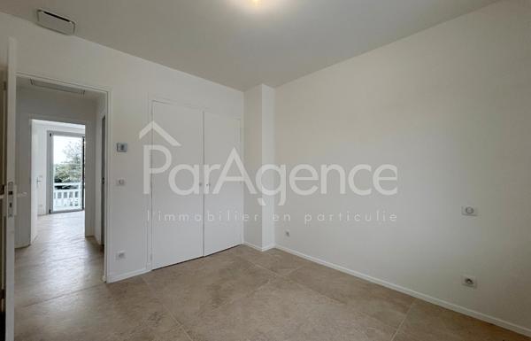 Maison rénovée avec piscine - 250 m Plage