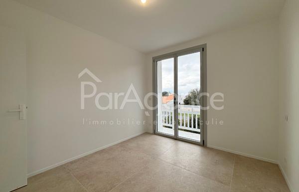 Maison rénovée avec piscine - 250 m Plage