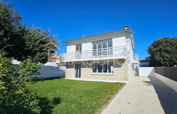 Maison rénovée avec piscine - 250 m Plage